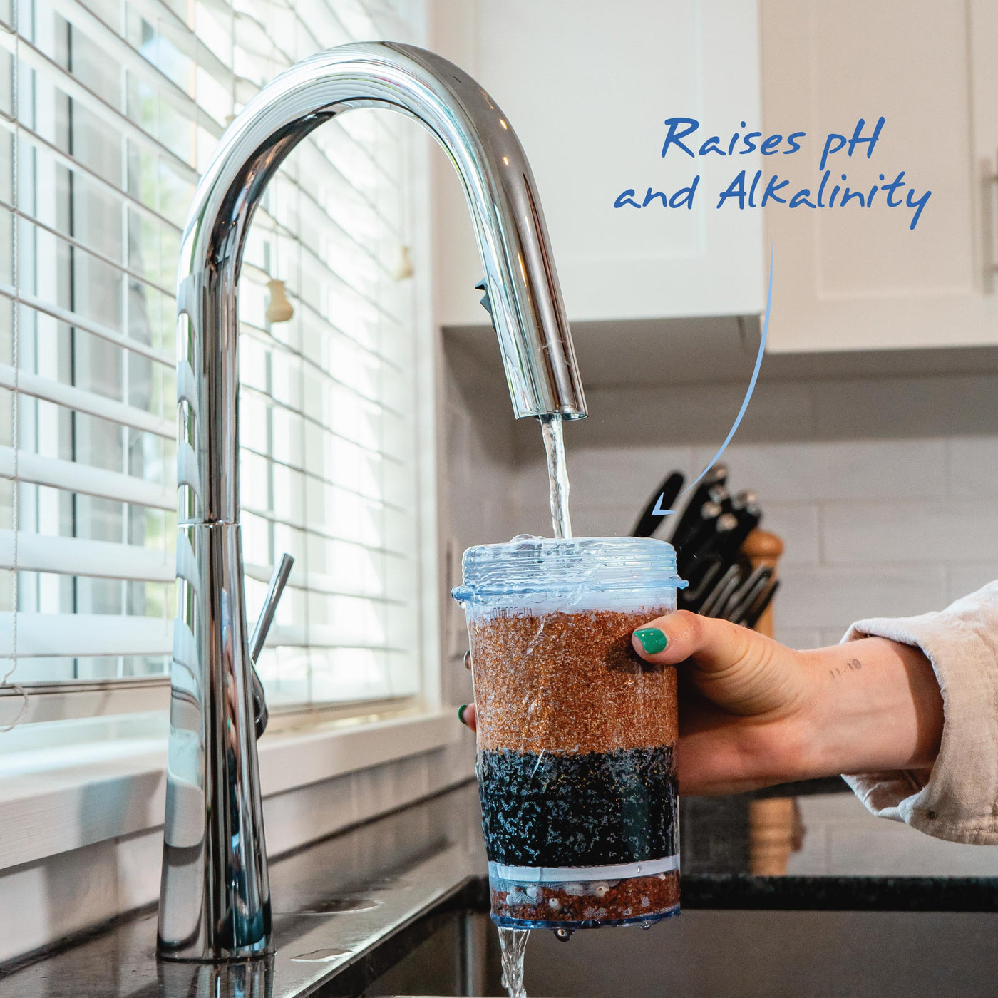 The Santevia Gravity Water System Raises pH and Alkalinity#model_dispenser
